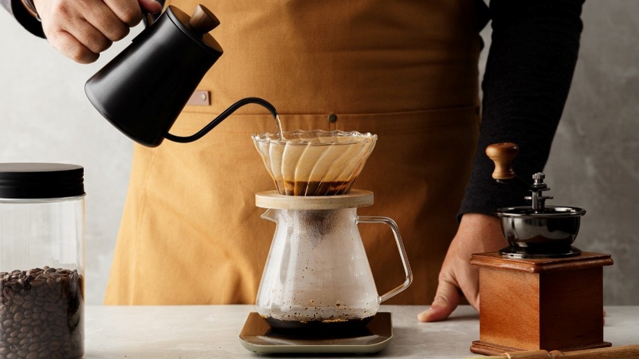 Man pouring coffee