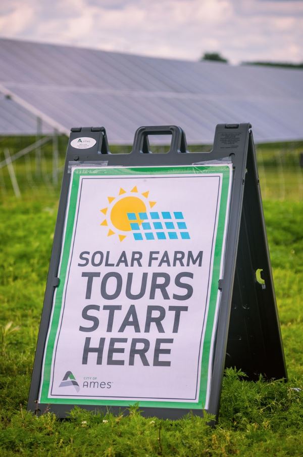 solar-farm-tours-start-here-sign.jpg