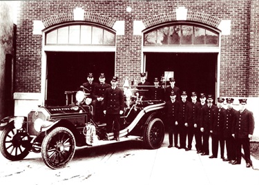 First-Motorized-Truck-1916.jpg