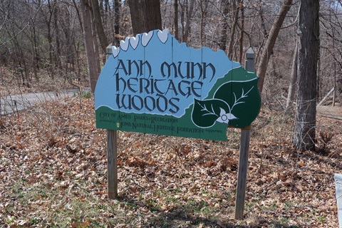 Sign that says Ann Munn Heritage Woods